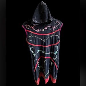 KPC Womans XXL Sleeveless Embroidered Shirt with Hood